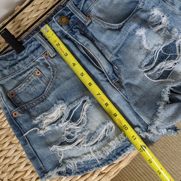 American Eagle Hi-Rise Festival Cut Off shorts 6 - Picture 3 of 6